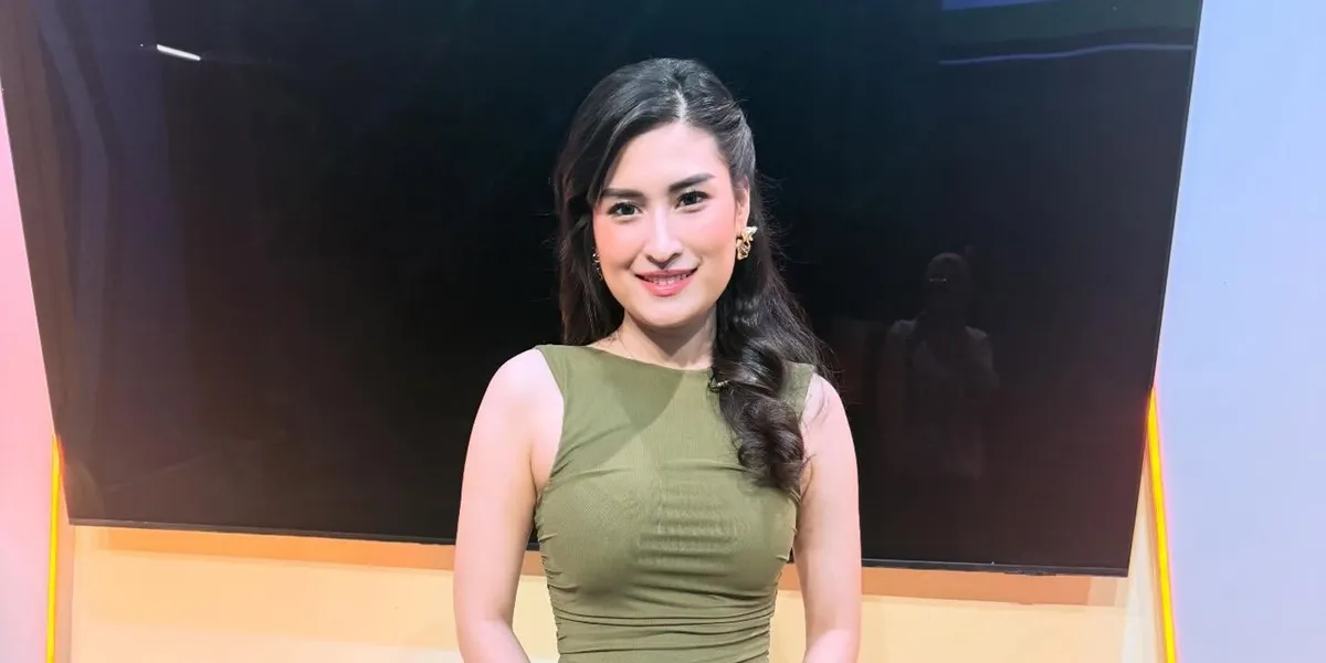 7 Latest Photos of Angbeen Rishi Who Is Getting Fitter, Confidently Showing Off Her Flat Stomach