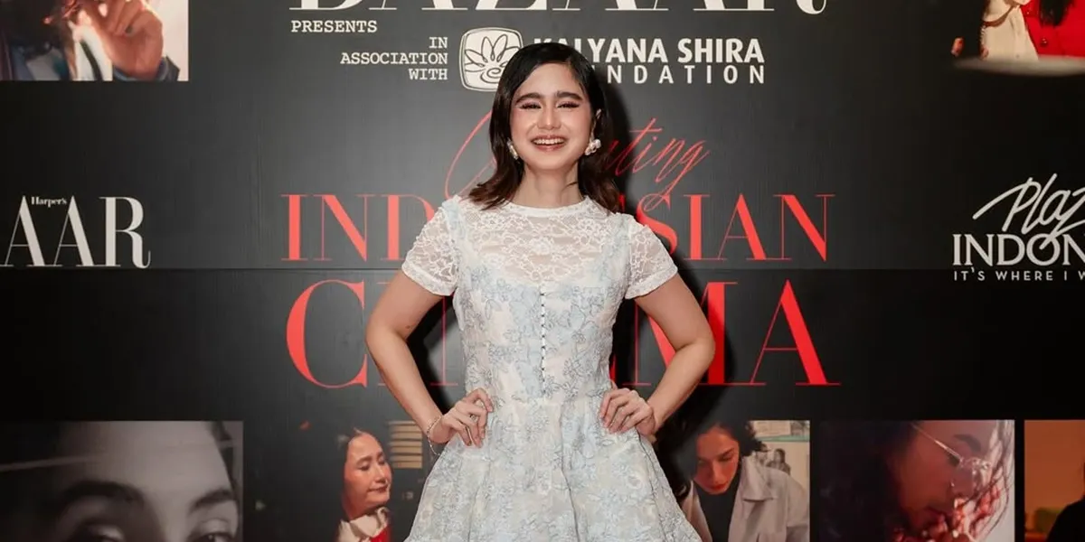 7 Photos of Tissa Biani Wearing a White Dress at the Bazaar Movie Premiere: Finding Ratna