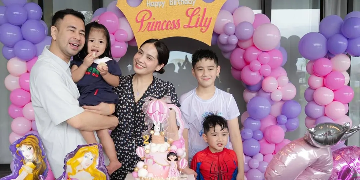 7 Birthday Photos of Lily, the Daughter of Raffi and Gigi, with a Festive Disney Princess Theme