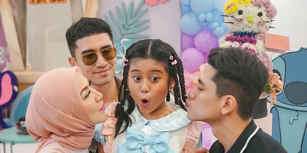 7 Photos of Verrell Bramasta Taking Time to Attend His Sister's Birthday Despite Being Busy with Work, Family Comes First