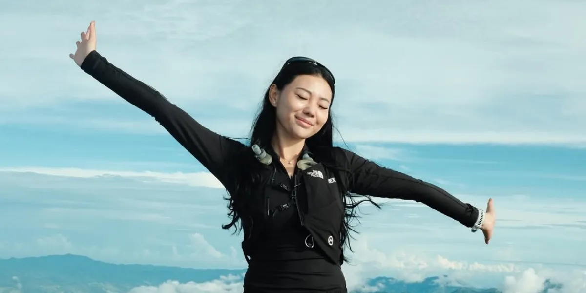 7 Photos of Wendy Walters Climbing Mount Inerie at the Beginning of 2026