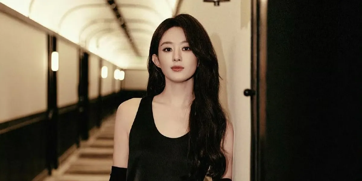 7 Portraits of Zhao Liying in Various Outfits, Her Aura is Captivating - Always Enchanting the Public