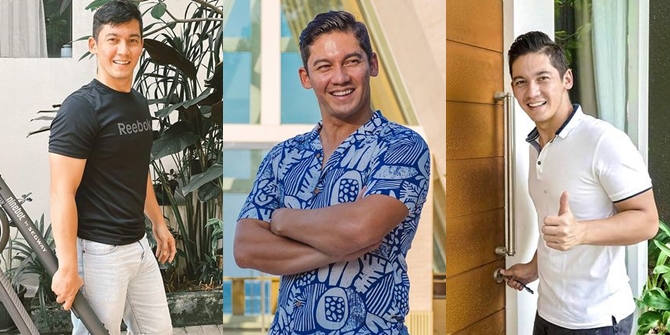 8 Handsome Photos of Samuel Zylgwyn Wearing Short Sleeve Shirts Showing His Ripped Biceps, Zain 'NALURI HATI' Looks Very Macho!