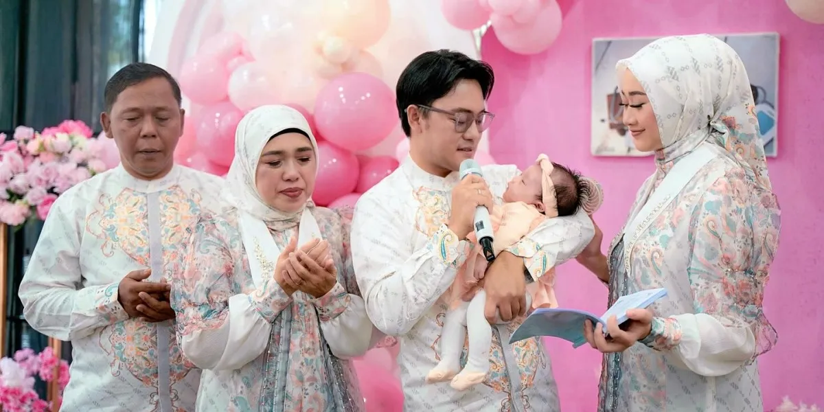 8 Portraits of Aqiqah for Danang Pradana's Child and Hemas Nura, Iis Dahlia Cuts the Baby's Hair
