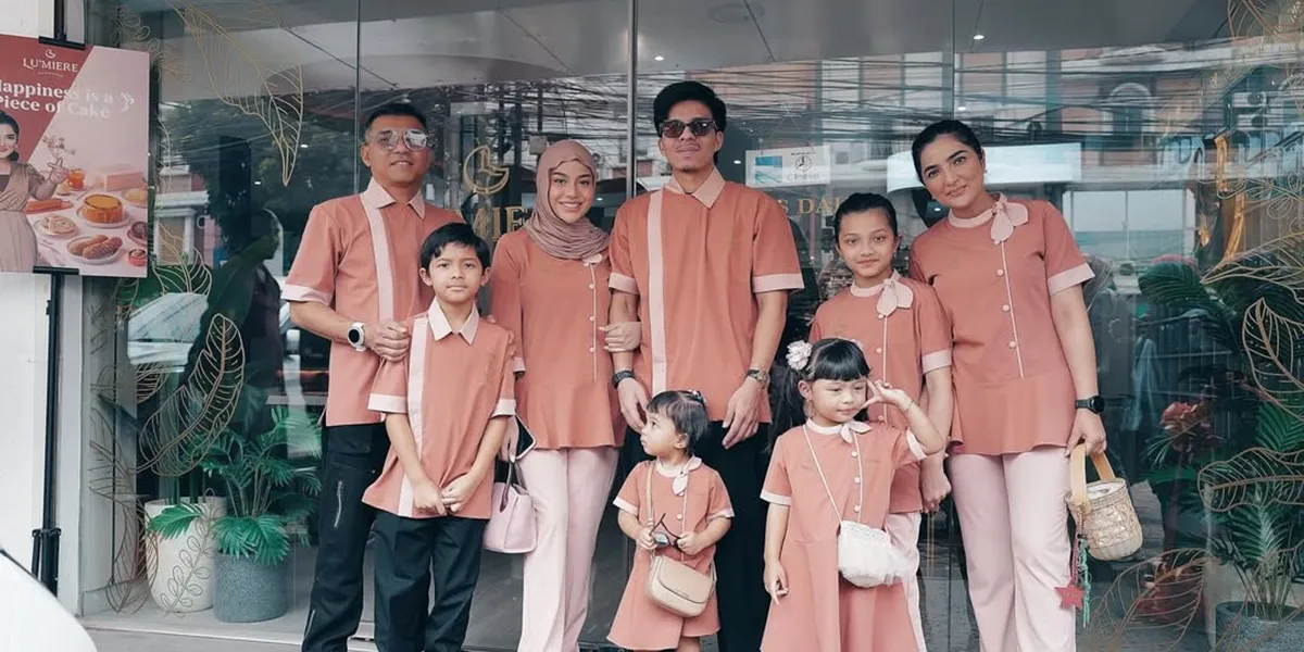 8 Portraits of Aurel Hermansyah at the Lumiere Opening That Temporarily Closed, Anang Hermansyah's Family Appears in Uniform