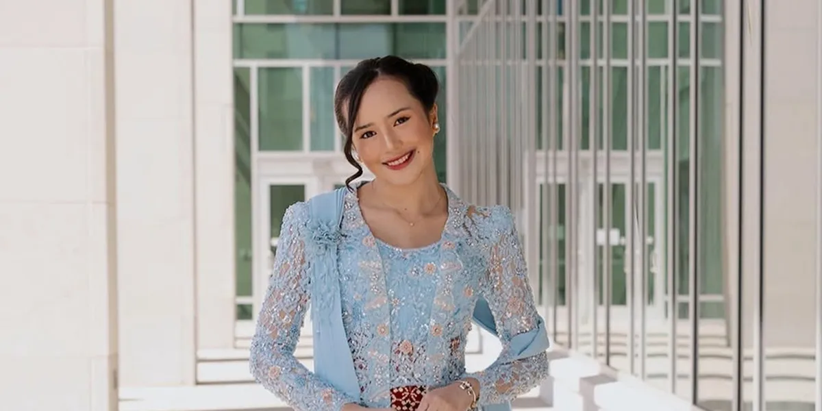 8 Portraits of Beby Tsabina Elegantly Wearing Batik, Radiating Soft and Elegant Beauty