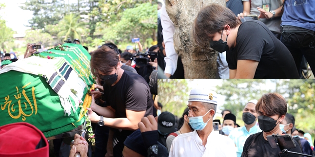 8 Portraits of Billy Syahputra Helping the Funeral Procession of Sapri Pantun, Carrying the Coffin to the Grave