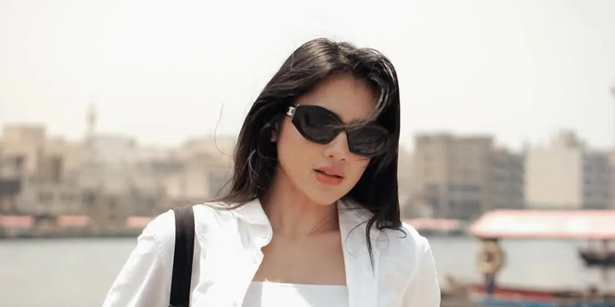 8 Adorable Photos of Davina Karamoy's Cat Accompanying Her on Set, Bringing a Special Stroller and Afraid of Hearing Telolet