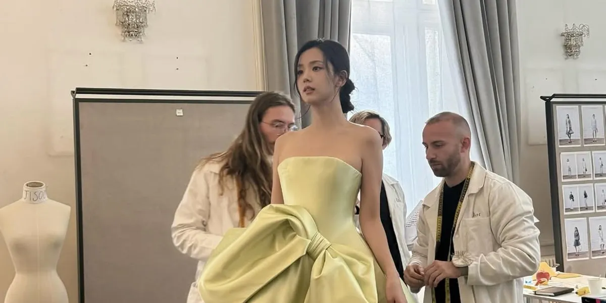 8 Portraits of Jisoo BLACKPINK Fitting Clothes with Dior for Paris Fashion Week Spring/Summer 2026, So Beautiful