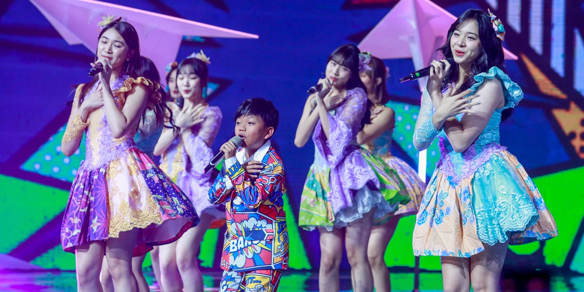 8 Photos of Farel Prayoga & JKT48 Collaboration at SCTV Awards 2022, Successfully Making the Audience Emotional