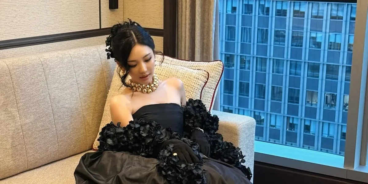 8 Portraits of Ningning aespa During Birthday Photoshoot with Vogue China, Looking Elegant in a Black Dress