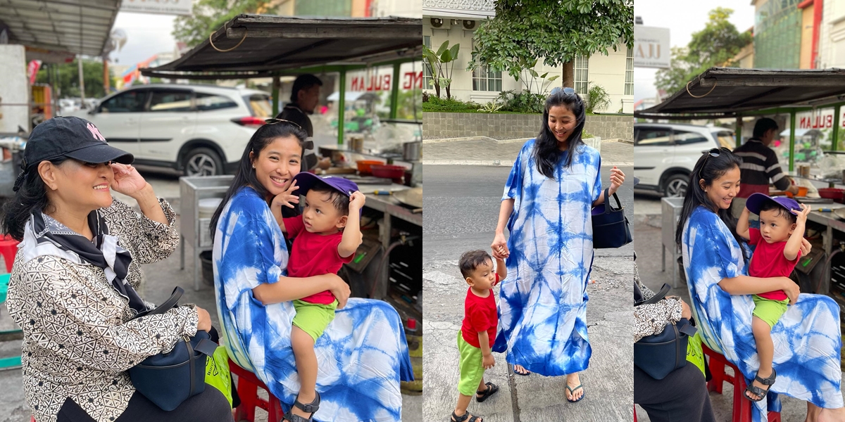 8 Photos of Olivia Zalianty Relaxing, Inviting Children and Mother to Eat Street Food in Solo, Still Beautiful Even Though Only Wearing a House Dress