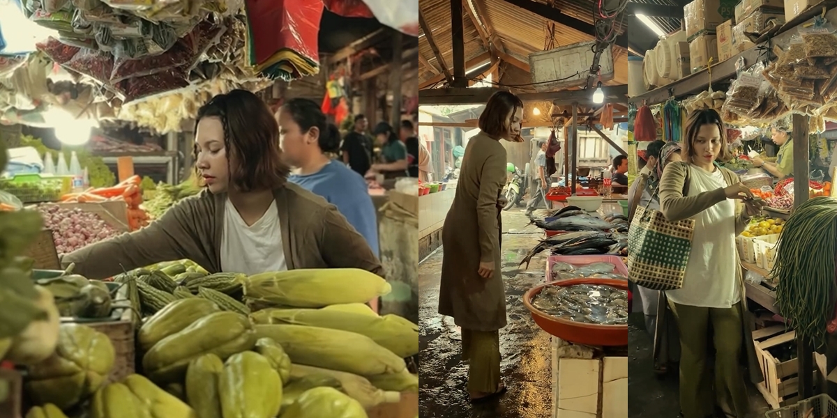 8 Beautiful Portraits of Indah Permatasari Shopping at the Traditional Market, Relaxed Despite the Muddy Roads