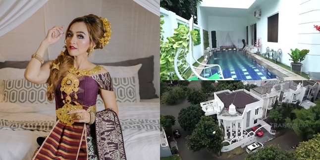 8 Pictures of Indah Sari's Beautiful Luxury House, Sultan's Residence with Gold Ornaments Dominance