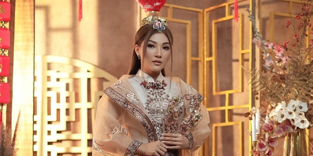 9 PHOTOS Sarwendah Wearing Traditional Chinese Dress, Beautiful Like a Goddess from the Heavens