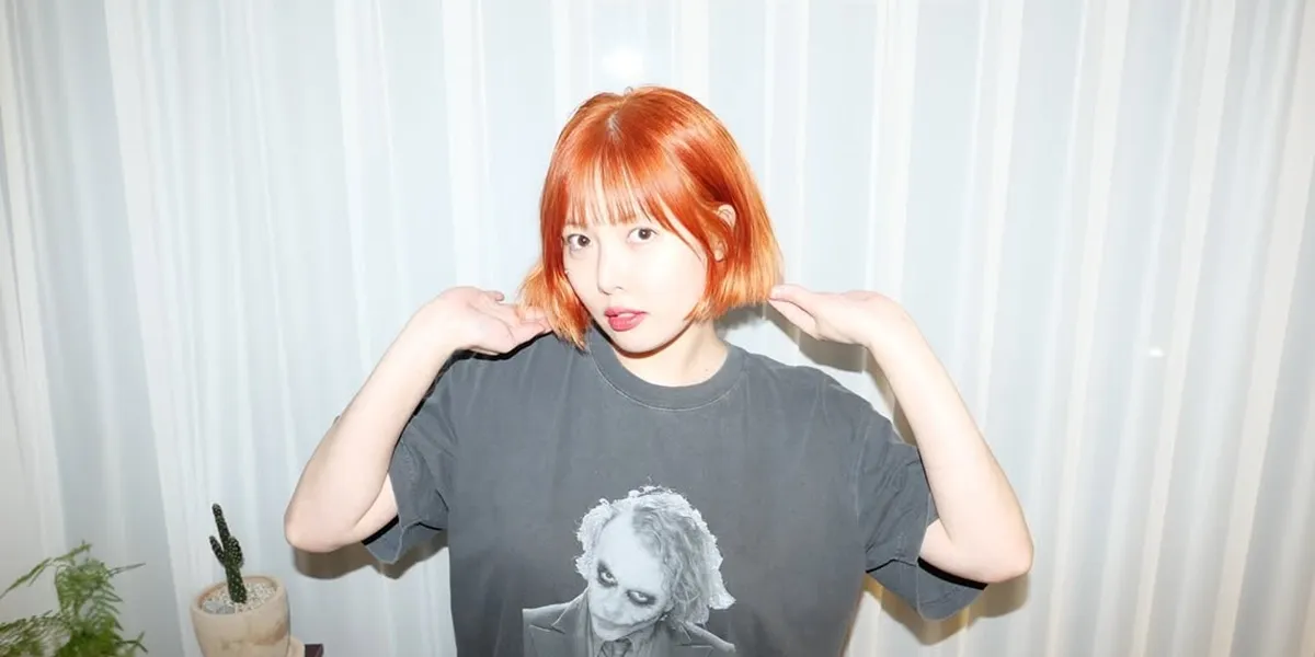 9 Photos of Hyuna Looking Relaxed in an Oversized T-Shirt, Comfortable and Polite with Street Style