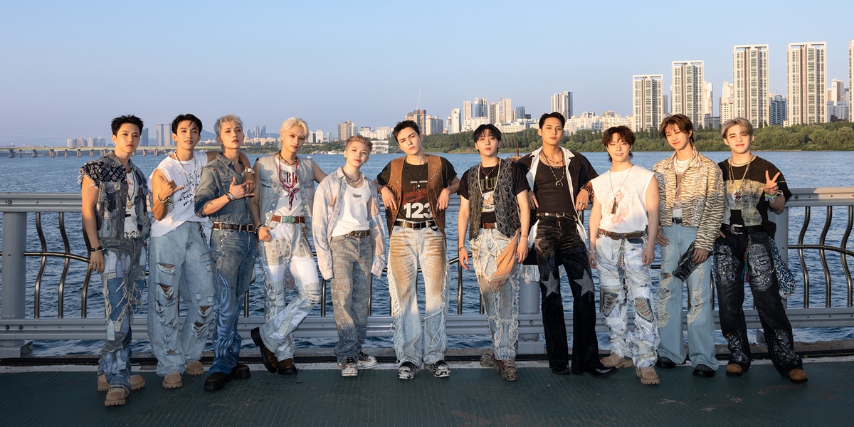 9 Photos of the SEVENTEEN Concert at Jamsu Bridge, Fans Praised for Tidying Up Chairs After the Concert
