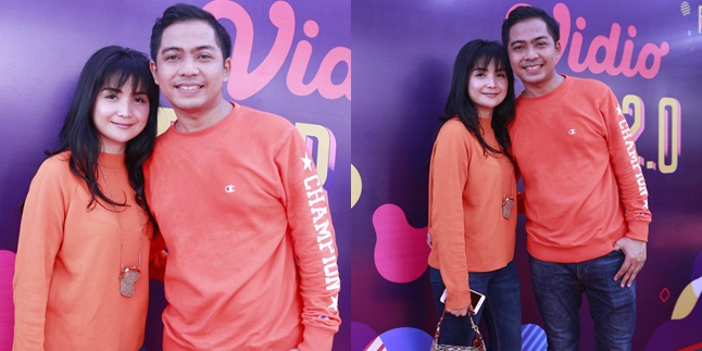 Ade Govinda & New Girlfriend Look Harmonious at Vidio Fair 2.0