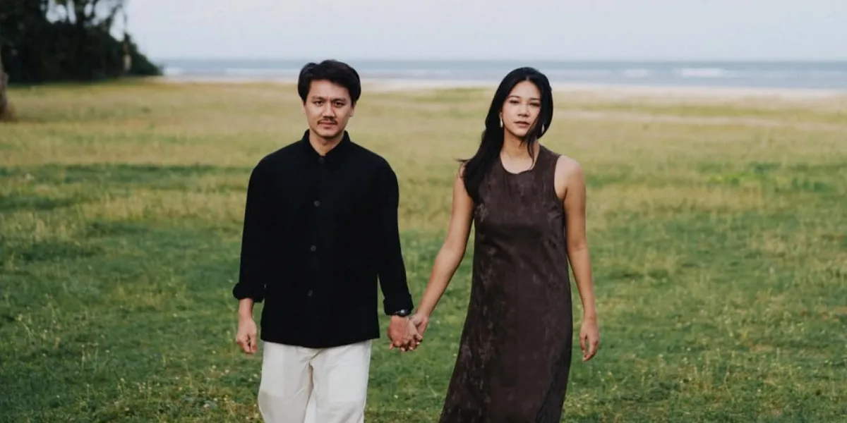Agnes Naomi Engaged Romantically by the Beach, A Love Journey Ending Happily