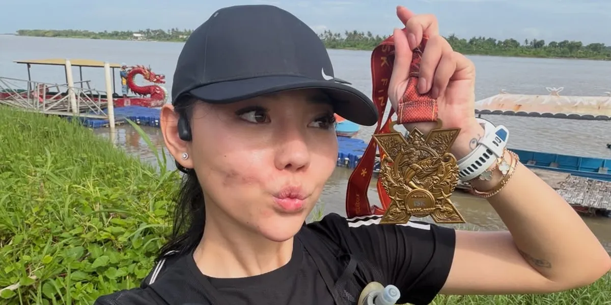 Wendy Walters' Trail Run Action to Show Off Medal, So Exciting!