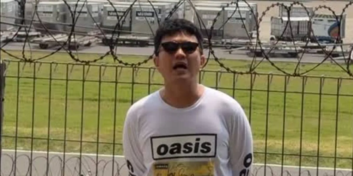 Aldi Taher Suddenly Goes on Stage to Give Raisa Aldi's Burger