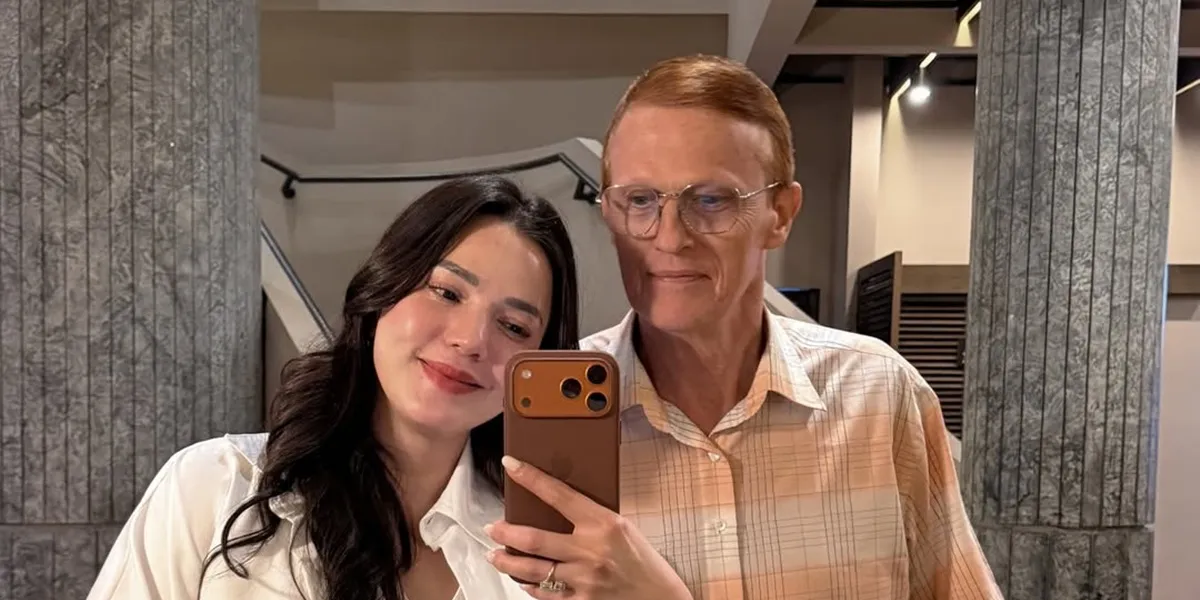 Portrait of Alice Norin Celebrating Her Father's 74th Birthday, Features Resemblance to Her Child