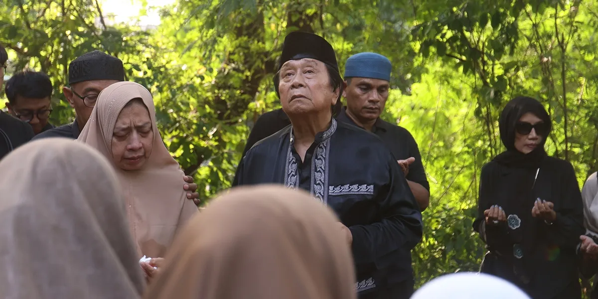 Irvan Mansyur S Apologizes for the Mistakes of the Late Mother