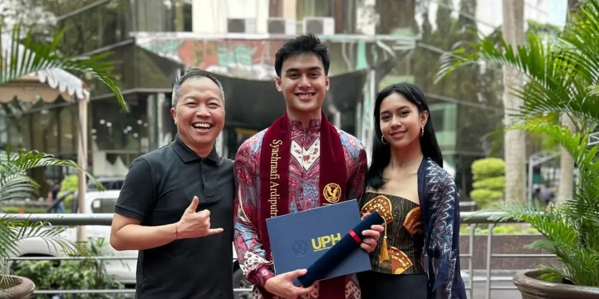 Stepchild of Sandhy Sandoro Graduates, Earns Medical Degree