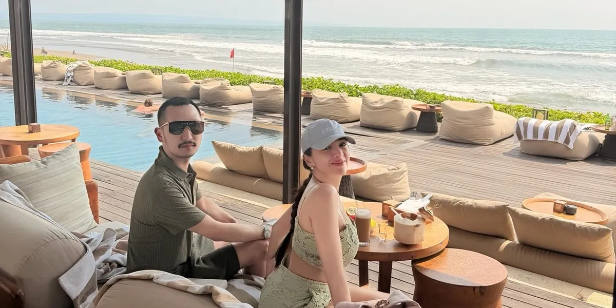 Angel Karamoy and Gusti Ega Vacation in Bali, Show Off Giant Diamond Ring