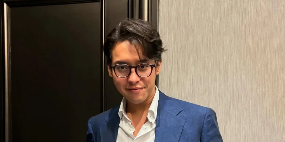 Ardhito Pramono Becomes a Clumsy Intern in 'Gudang Merica', Willing to Change His Middle-Parted Hair!