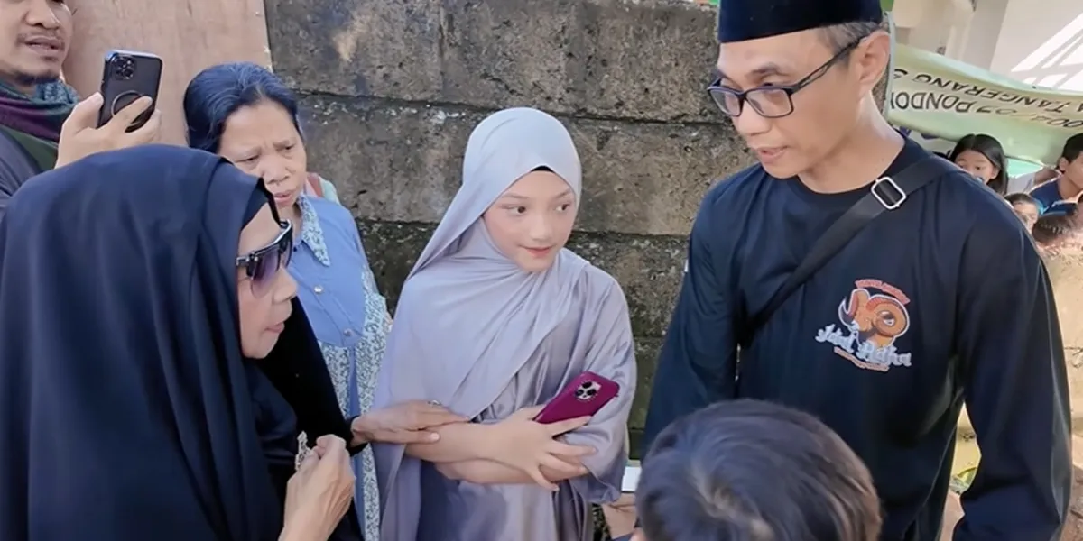 Arsy Hermansyah Represents Anang Hermansyah and Ashanty in Submitting the Sacrificial Cow