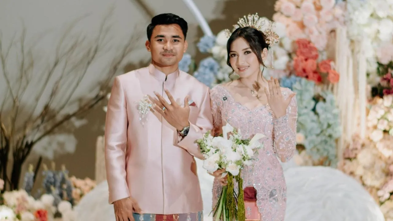 Asnawi Mangkualam and Yuriska Patricia Release Prewedding Traditional Makassar, Shot by Rio Motret