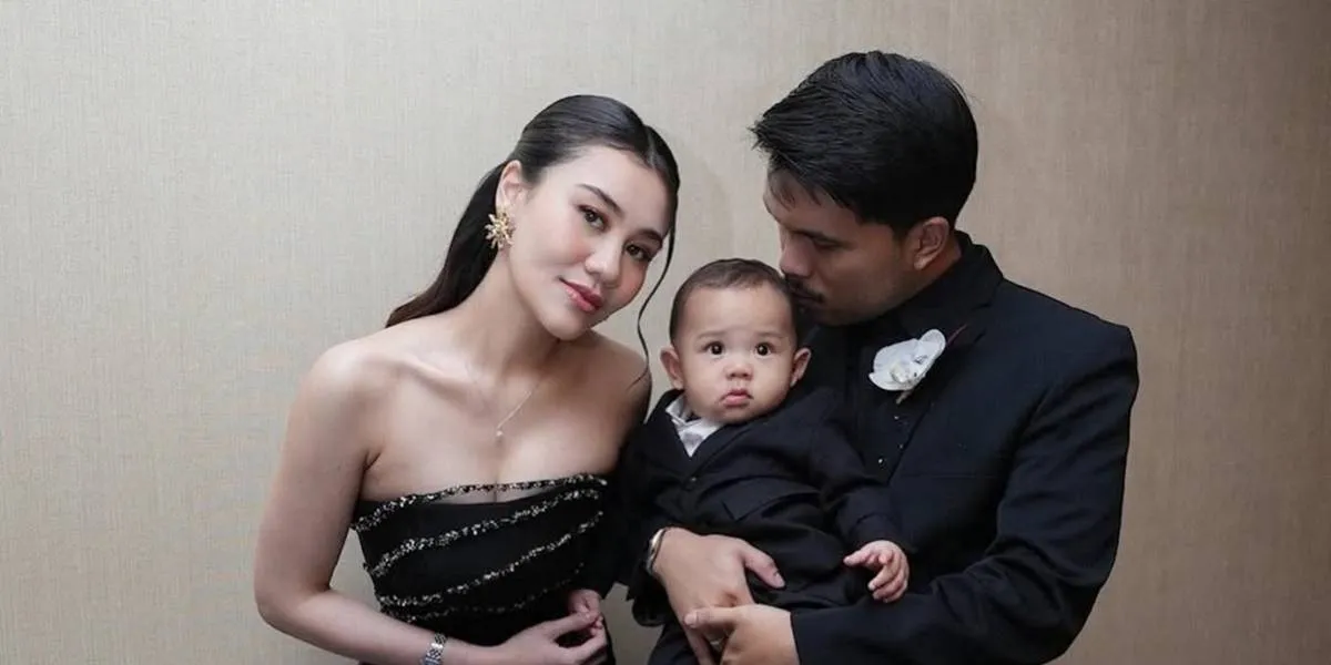 Baby Arash Chooses a Stethoscope at Tedak Siten, Thariq Halilintar and Aaliyah Are Surprised