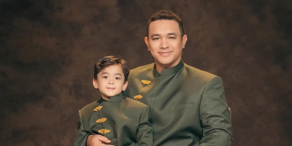 This Is Gin's Reaction, Gilang Dirga's Child, When He Found Out His Grandfather Passed Away