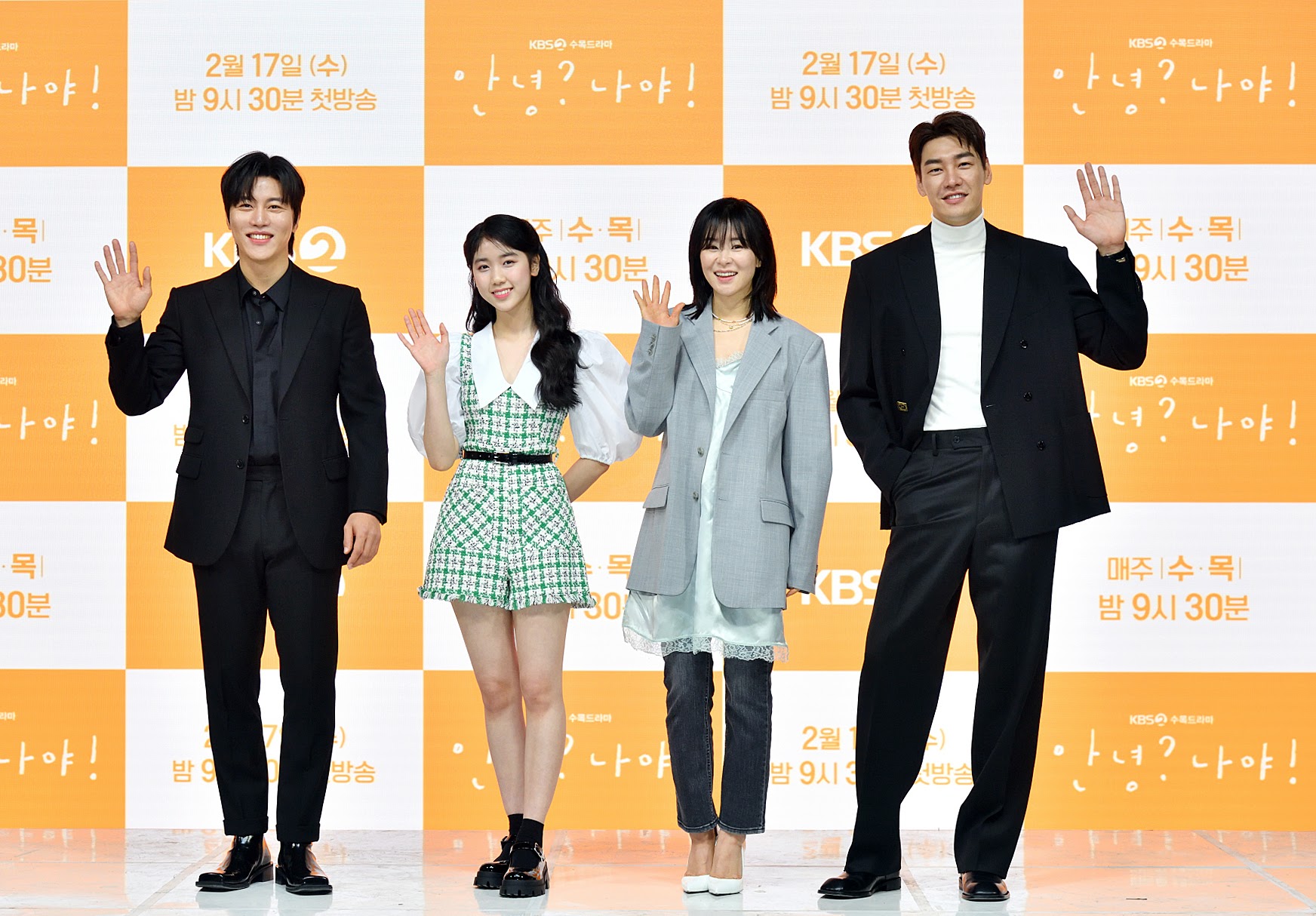 A Series of Photos of the Cast of the Drama 'HELLO, ME!' at the Press Conference