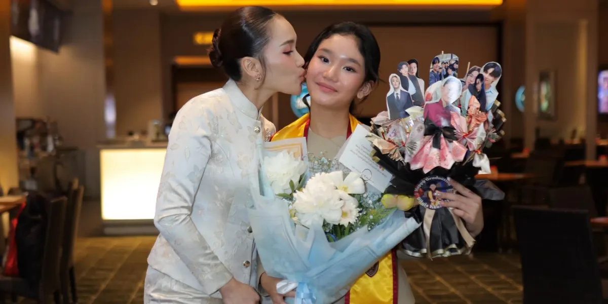 Bilqis Looks Beautiful at Her Graduation Moment, Ayu Ting Ting Expresses Pride 