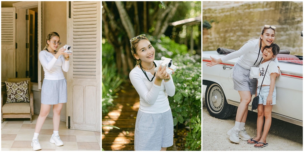 Beautiful and Charming, 8 Portraits of Ayu Ting Ting's Photoshoot in Bali - Classic Casual Look like a Tourist from the Past