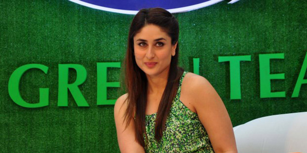 CANTIKNYA KAREENA KAPOOR DALAM BALUTAN GAUN HIJAU 