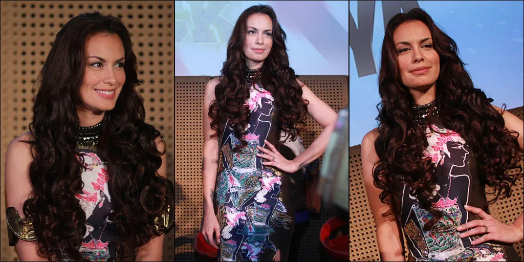 CANTIKNYA SOPHIA MUELLER DENGAN RAMBUT KERITING 