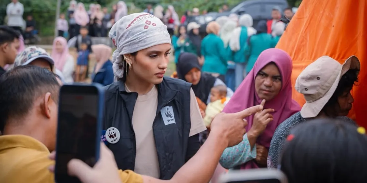 Cinta Laura Becomes a Volunteer in Aceh, Plants Trees and Helps Peusangan Rise Again