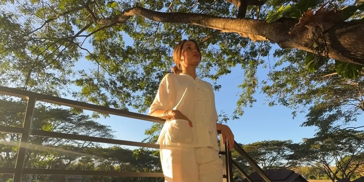 Cinta Laura Closes 2025 with 7 Days of Buddha Meditation in Thailand, Seeking Inner Peace