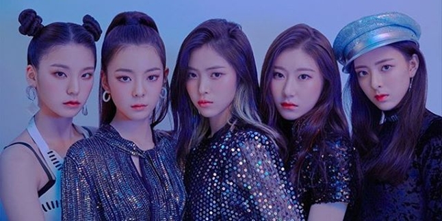 Debut Through 'Dalla Dalla', ITZY Showcases Cool Charms in Teaser Photos