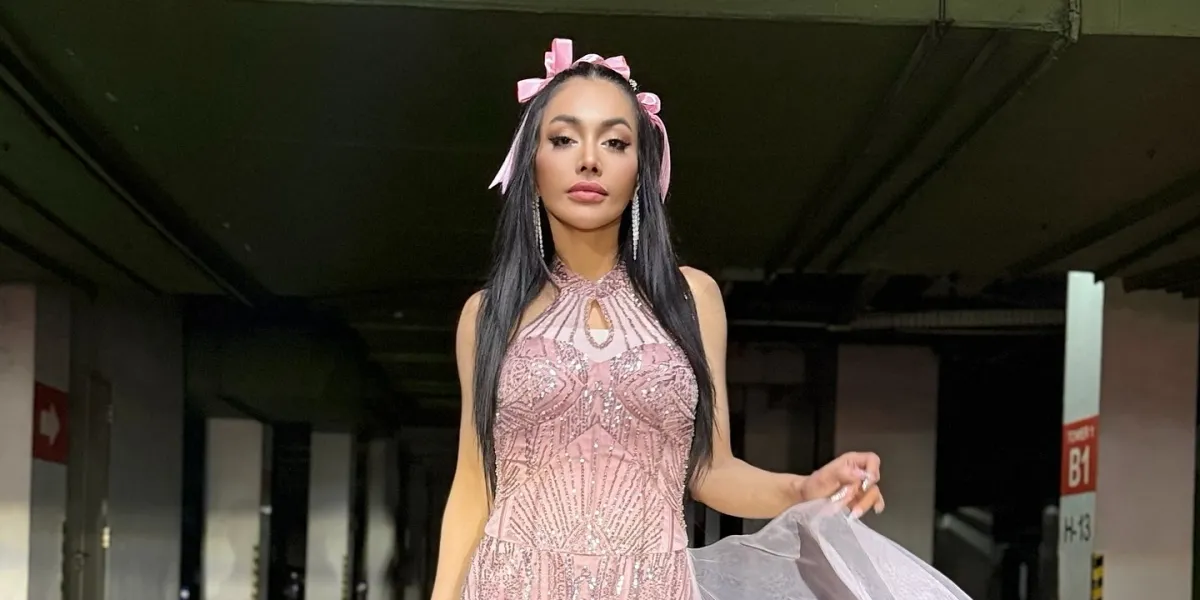 Denada Cries on Live TV, Colleagues: Maybe It Needs Time 