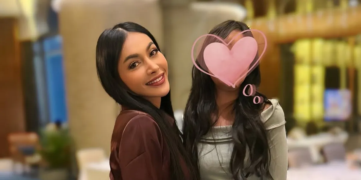 Denada Reveals Challenges of Raising Aisha in Her Teenage Years While in a Long Distance Relationship