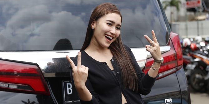Ayu Ting Ting's Collection of Antique and Valuable Cars Said to be Worth 15 Billion, Full of History