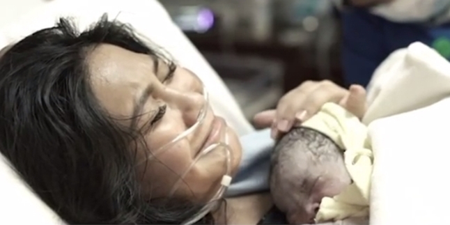 The Moment Caca Tengker Gives Birth to Her Second Child, Normal Delivery - Beautiful and Gorgeous Baby