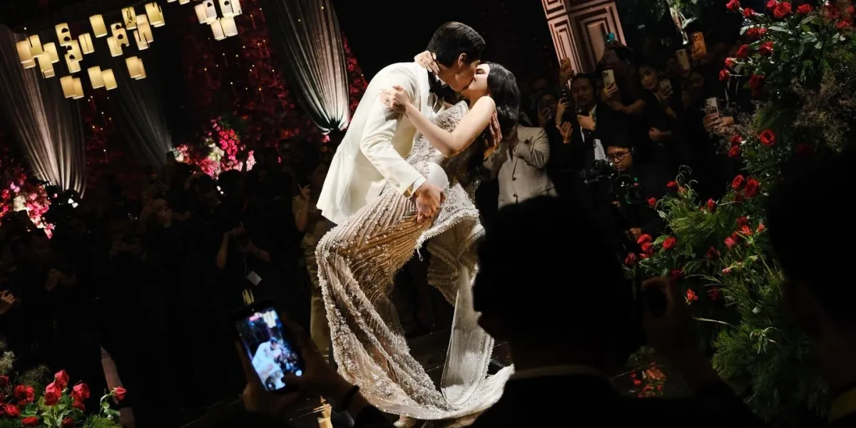  Detik-Detik First Kiss El Rumi & Syifa Hadju, Bikin Baper 