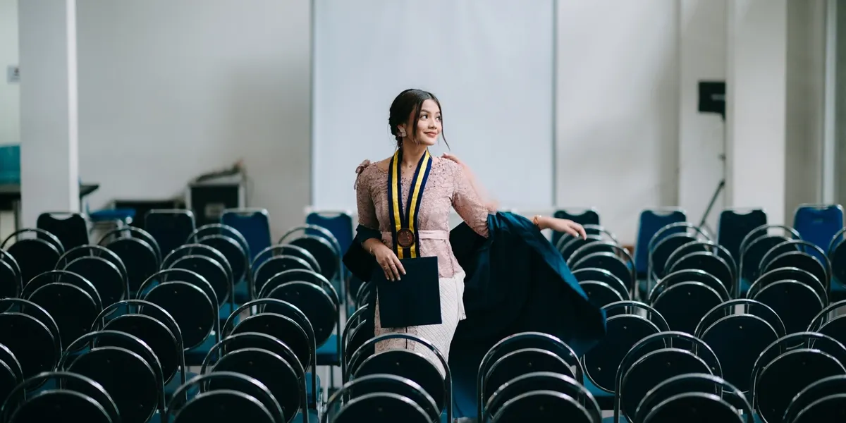 Amidst the Busyness of the Music World, Aruma Successfully Graduates with Magna Cum Laude Honors