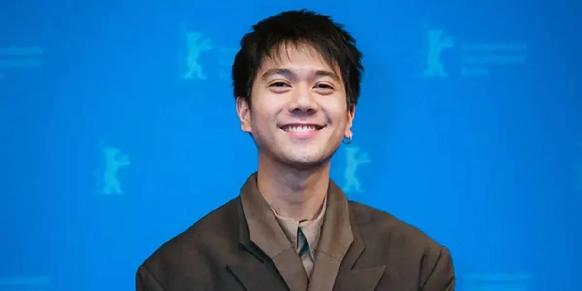 Allegedly Dating Bernadya, Iqbaal Ramadhan Casually Attends a Wedding Invitation