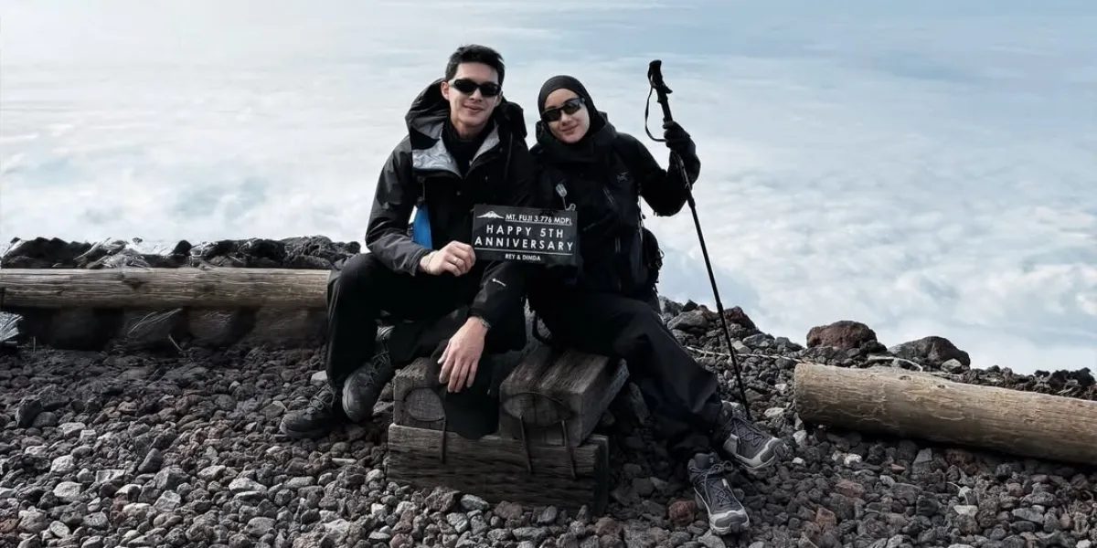 Dinda Hauw Reveals the Condition of Her Children While Climbing the Mountain with Rey Mbayang